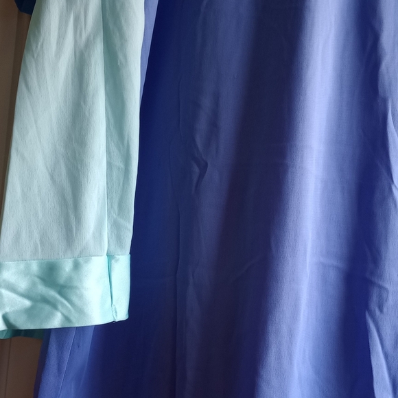 Exquisite Form sleeveless night gowns. - Picture 6 of 8